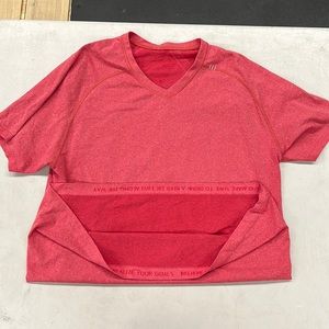 Mens Lululemon v-neck t-shirt. Size XL.